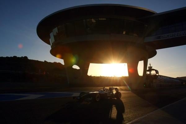 Soucek y Williams lideran el primer día en Jerez