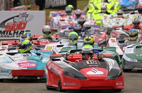 Felipe Massa triunfa en la Granja Viana 500