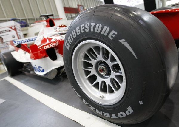 Bridgestone modifica sus neumáticos para 2010
