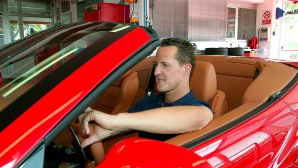 Ecclestone: "Me sorprendería que Schumacher no corriese para Mercedes"