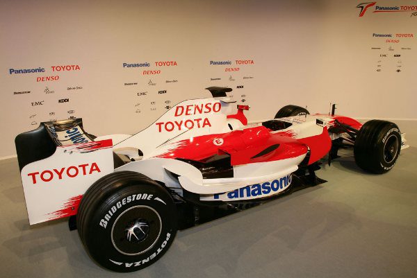 'Stefan GP' visita la fábrica de Toyota