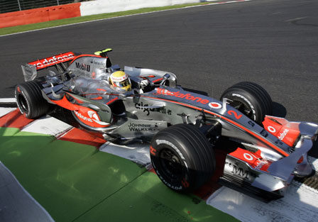 Hamilton el primero en la segunda sesión de entrenamientos del viernes