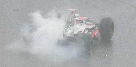 A Alonso no le benefició la lluvia en Japón
