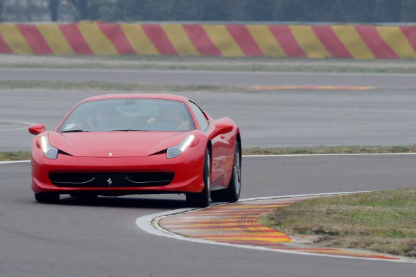 Rossi se entrena en el simulador de Ferrari