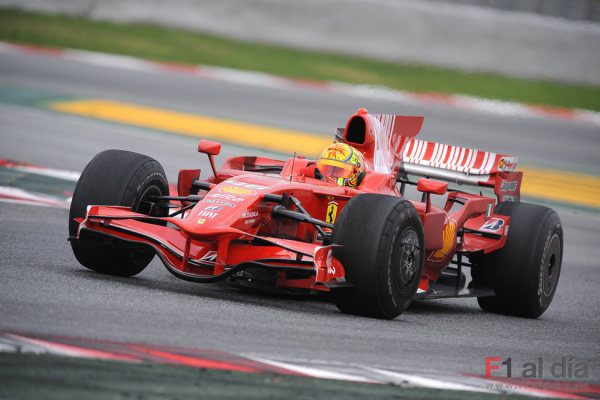 Problemas para Valentino Rossi en su primer día de test con Ferrari