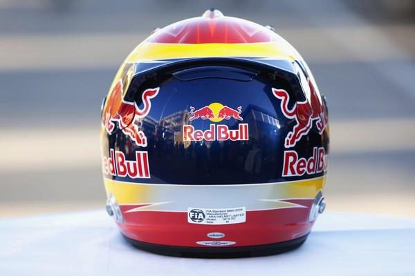 Un vistazo al nuevo casco de Jaime Alguersuari