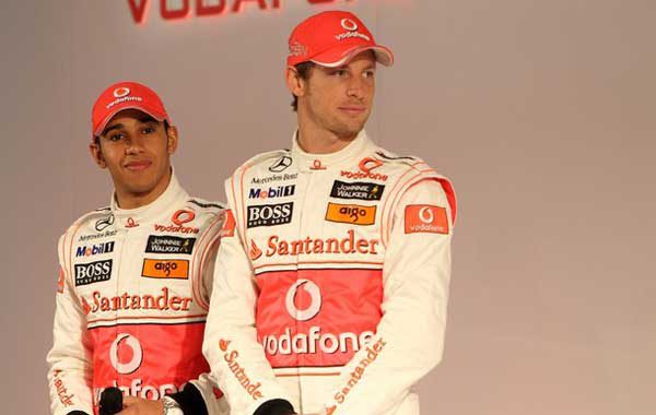 Hamilton y Button listos para probar el MP4-25