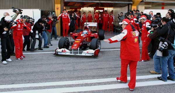 Alonso ya rueda con el Ferrari