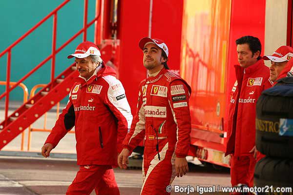 Alonso ya rueda con el Ferrari