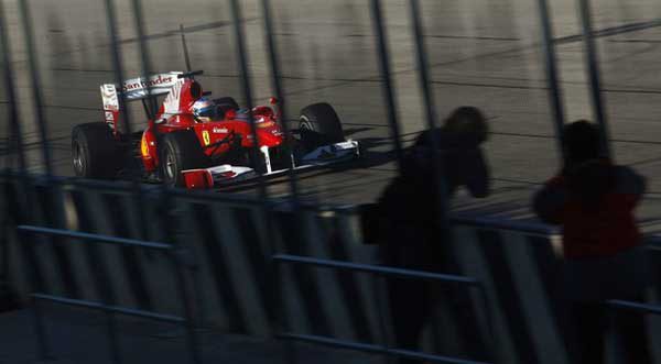 Alonso ya rueda con el Ferrari