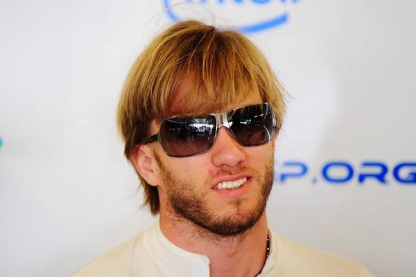 Mercedes confirma a Heidfeld como tercer piloto