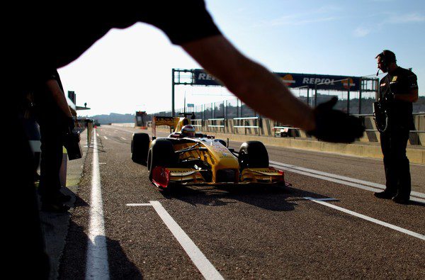Mark Slade ficha por Renault