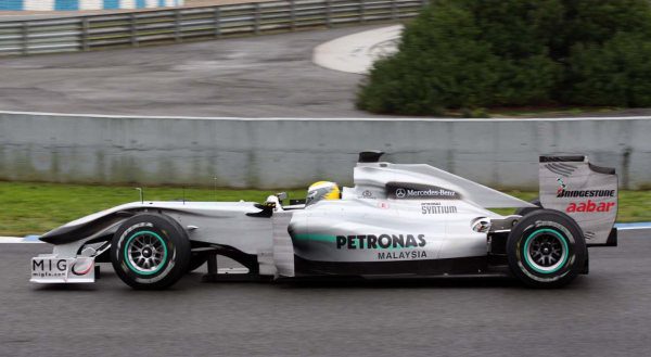 Rosberg mantiene la primera posición en el primer día en Jerez