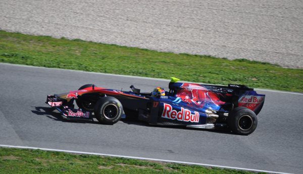 Alguersuari: "Me emociona pensar qué ocurrirá en Montmeló el 9 de mayo"