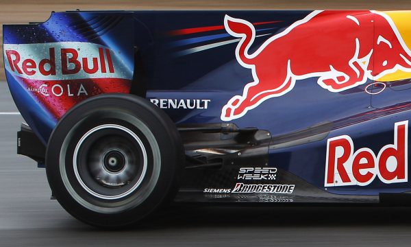 Red Bull cambia los escapes de sitio e intenta engañar a la competencia en Barcelona