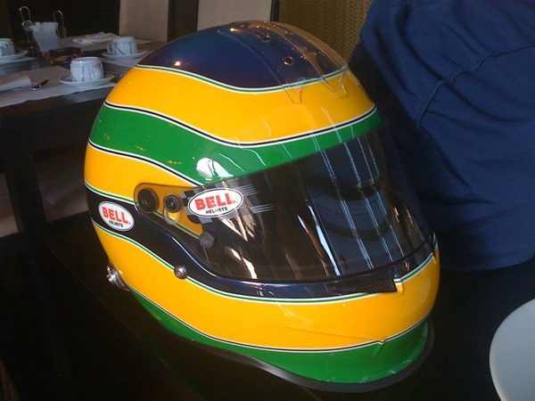 Bruno Senna nos muestra los míticos colores de su casco