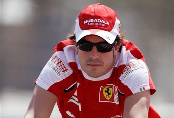 Alonso se dirige a sus fans desde Bahréin: "Vamos a darlo todo"