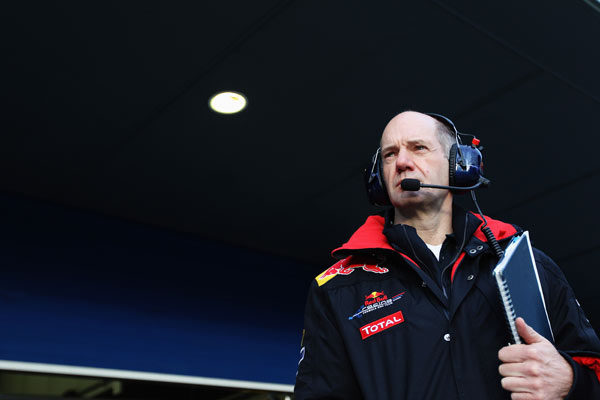 Newey sigue sin ver justo el motor Mercedes