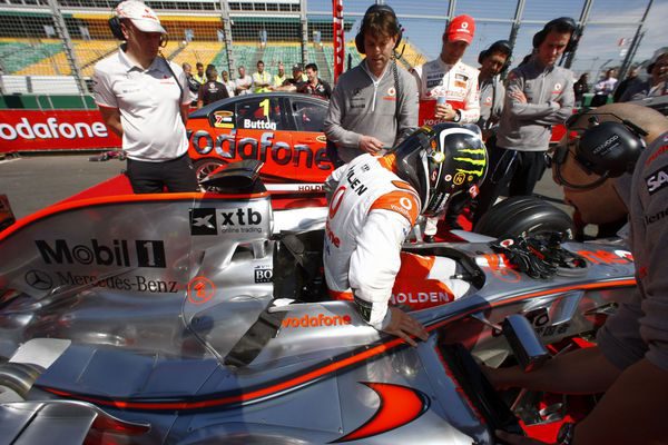 Button y Whincup intercambian sus coches