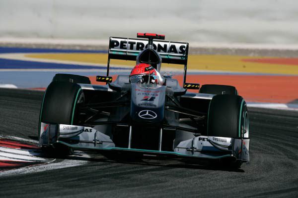 Mercedes trabaja para adaptar el coche al estilo de Schumacher