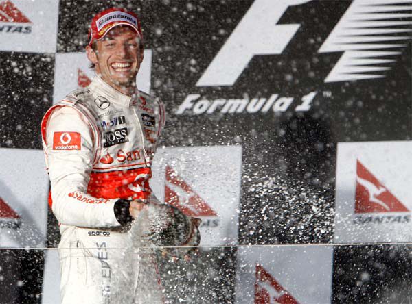 Jenson Button gana en una emocionante carrera en Australia