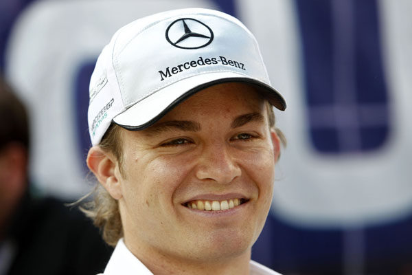 Rosberg haría historia si bate a Schumi en Malasia