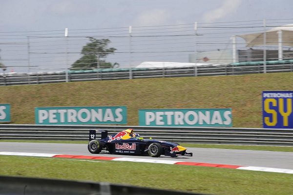 Un segundo puesto para Carlos Sainz Jr en su debut en monoplazas