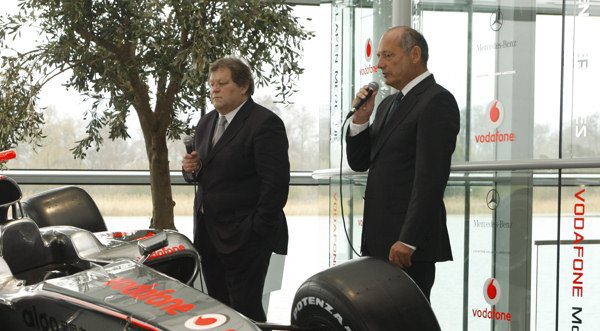 Dennis: "Mercedes quería el control de McLaren"