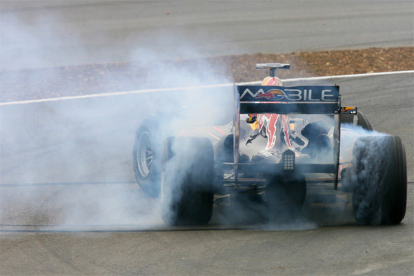 Coulthard completa la primera vuelta con un F1 al nuevo Silverstone