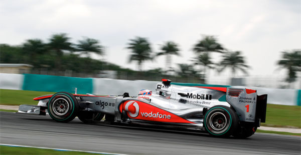 Button y Whitmarsh confían en el rendimiento del MP4-25 en curva rápida