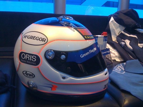 Barrichello estrena casco en Barcelona