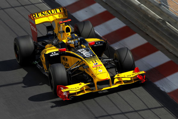 Kubica lidera y Alonso se estrella en los últimos entrenamientos de Mónaco