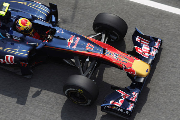 Complicado viernes para Alguersuari y Toro Rosso