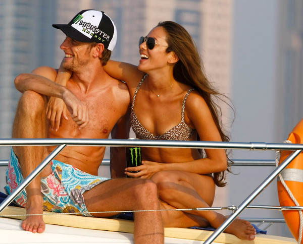 Button rompe con Jessica Michibata