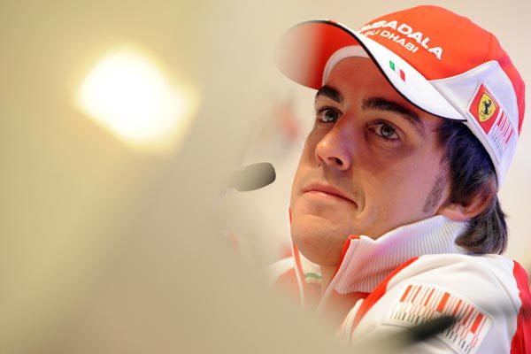 Alonso explota: "Hemos visto una carrera manipulada"