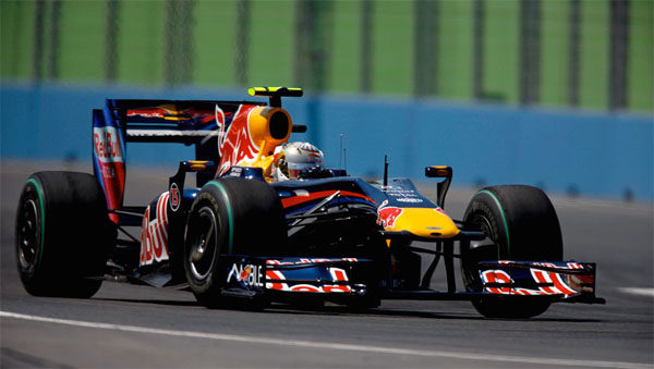 Red Bull regala un RB5 a Adrian Newey