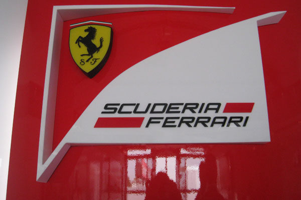 Ferrari muestra su nuevo logo para 2011