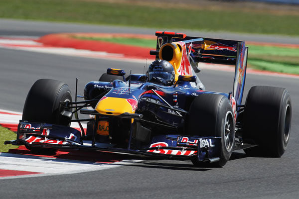 Los Red Bull marcan los mejores tiempos, Alonso es tercero