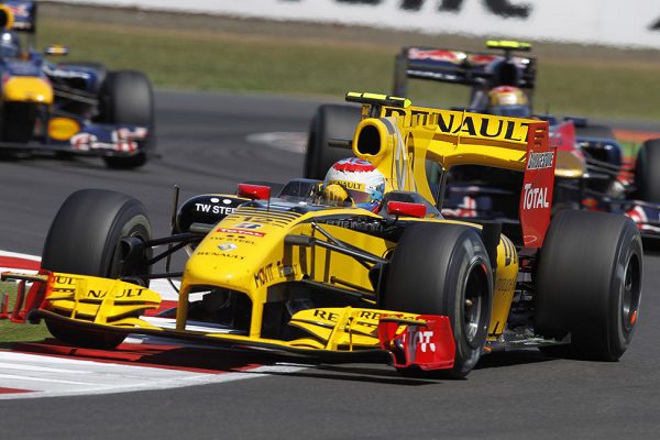 Renault quiere que Petrov firme antes de noviembre
