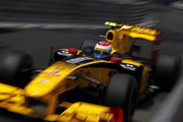 Petrov supera a Kubica en la calificación