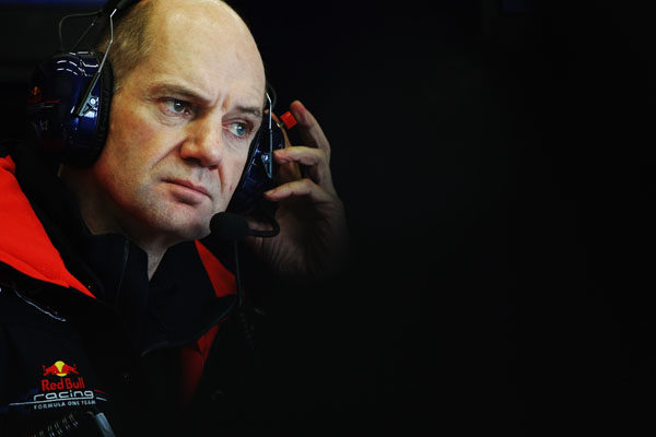 Adrian Newey, hospitalizado tras un accidente en Snetterton