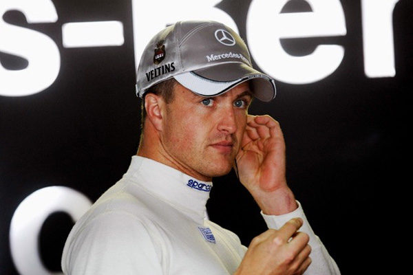 Ralf Schumacher sale en defensa de su hermano