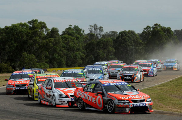 La F1 quiere a los V8 Supercars como carrera soporte del GP de Singapur 2011