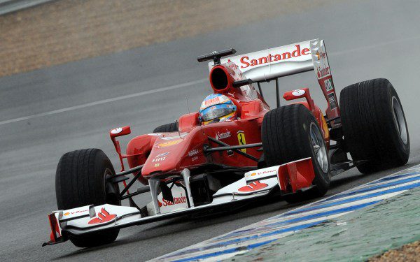 Alonso se impone bajo la lluvia en los primeros libres del GP de Bélgica