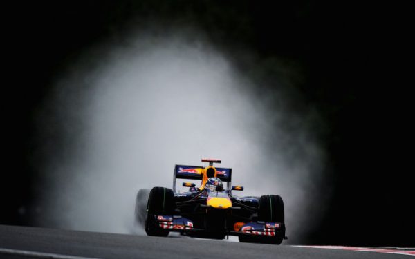 Vettel: "La falta de neumáticos nos limitó el tiempo en pista"