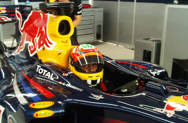 Vídeo: Chandhok a bordo del Red Bull en el circuito de Corea