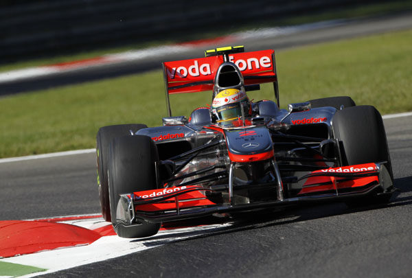 Lewis Hamilton toma el mando en la última sesión libre