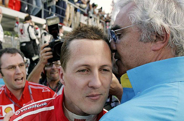 Briatore: "Alonso tiene hoy mucha más presión que Michael en 1996"