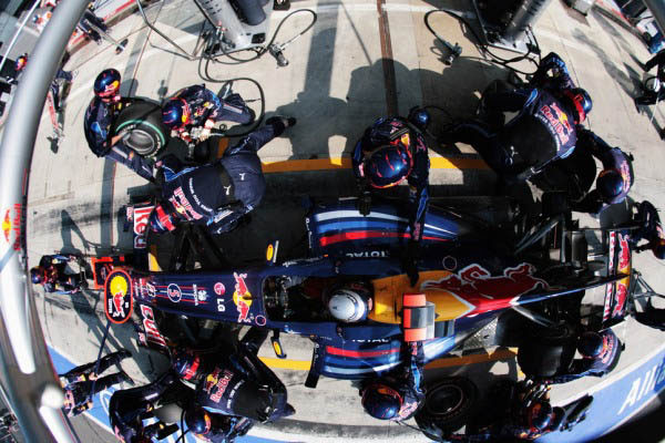 Vettel lidera un doblete de Red Bull en la segunda sesión de libres