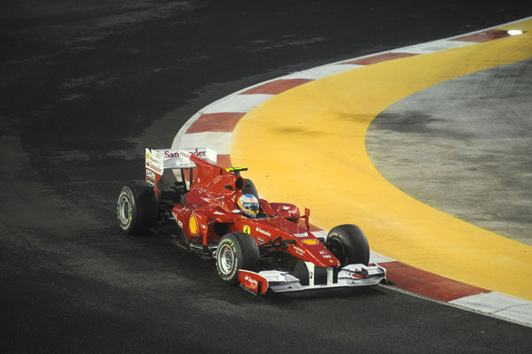Fernando Alonso logra la 'pole' en el GP de Singapur